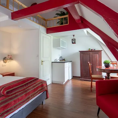House Hotel