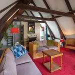 House Hotel