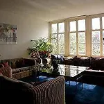 House מלון